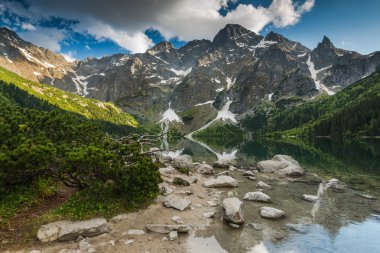 Polonya Morskie Oko göl günbatımı