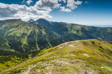 Panoramik vista yüksek tepe dağlar üzerinde