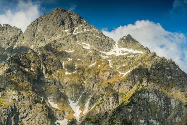 Yüksek kayalık Zirvesi'nde Tatra Dağları'nda sabah erken — Stok fotoğraf