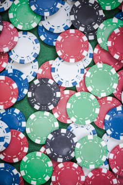 Casino fişi yukarıda, arka plan