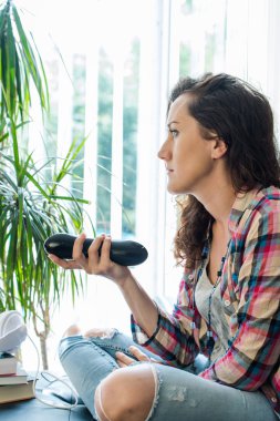 casual Bayan TV izlerken