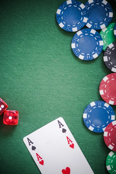 oyun kartları, dices ve poker fişleri