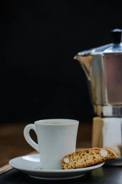 Утренний кофе с тортом — стоковое фото