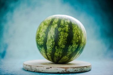 Bütün taze karpuz