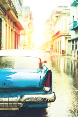 Havana'da Caddesi üzerinde eski araba