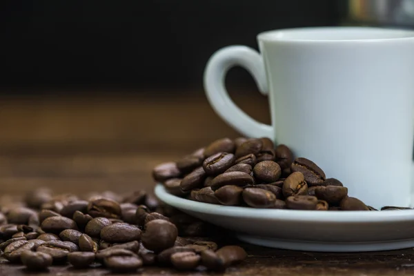 Kleiner Espresso-Kaffee in der Tasse — Stockfoto