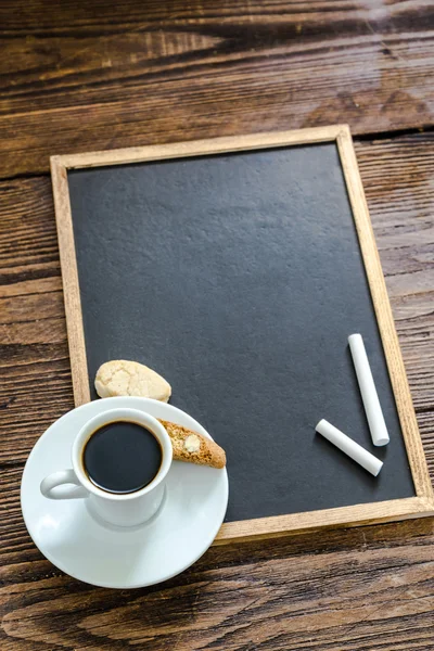 Kaffee, Kuchen, leere Tafel — Stockfoto