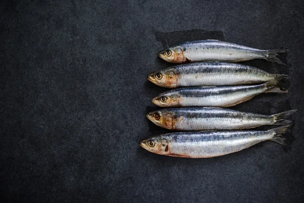 Egész nyers Szardínia halak — Stock Fotó