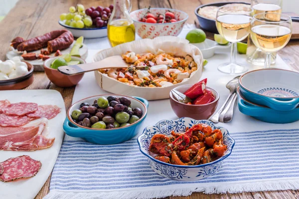 Paella e tapas cucina spagnola — Foto Stock
