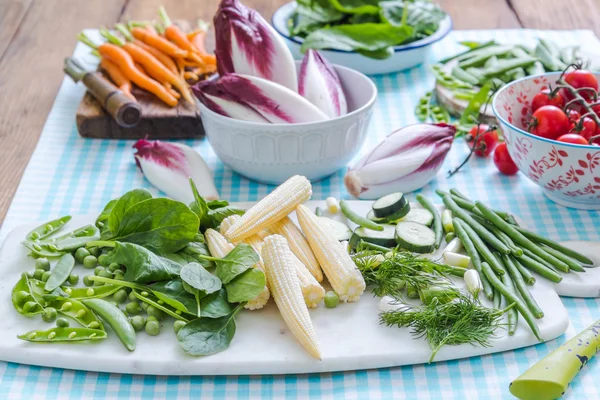 Verduras de verano del mercado local — Foto de Stock