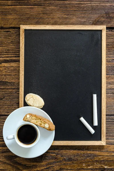 Kaffee, Kuchen, leere Tafel — Stockfoto