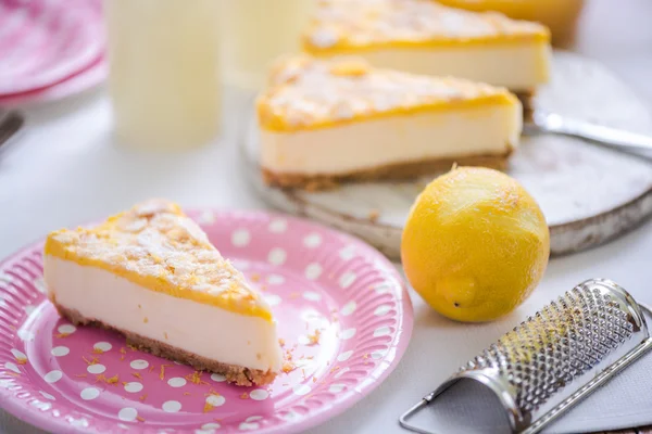 Limonlu cheesecake hizmet 