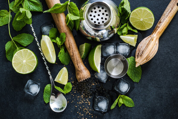 освежающие коктейли или меню
