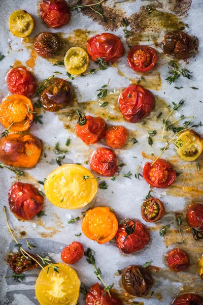 ロースト トマトとベーキング トレイ — ストック写真