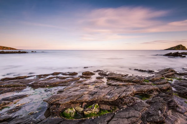 Zonsondergang op het strand — Stockfoto