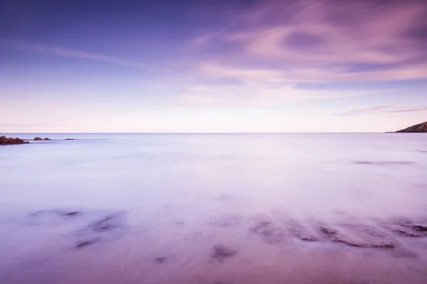 Rustige roze, roze en blauwe oceaan — Stockfoto