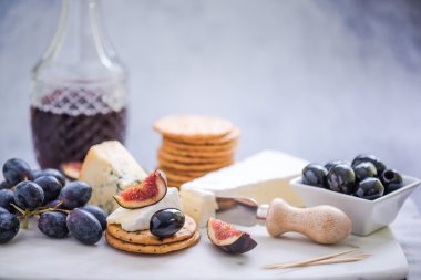 peynir yelpazesi ile kraker