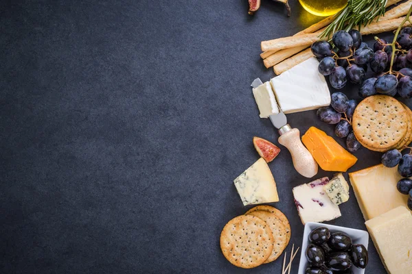 Seleção de queijo fundo fronteira — Fotografia de Stock