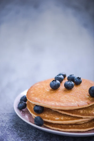 Crêpes aux myrtilles et au miel — Photo