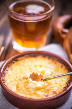 Peynirli Fondü çubuk kraker ile kış kurt