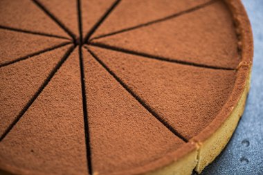 mükemmel çikolatalı pasta dilimlenmiş