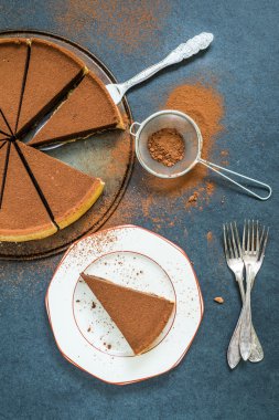 zengin koyu çikolata dilimli kek