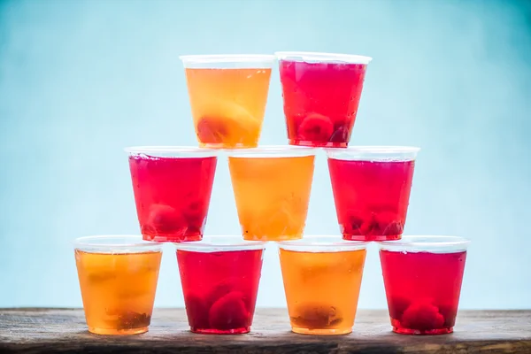 Želé s kousky ovoce v cups — Stock fotografie