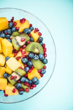 Cam kasede meyve salatası