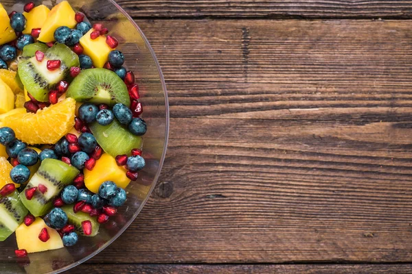 Exotische Früchte gesunder Salat in Schüssel — Stockfoto
