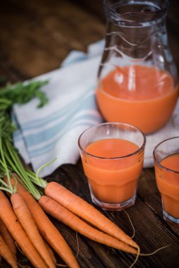 havuç suyu pincher içinde