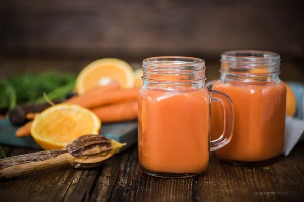 Suco de cenoura e desintoxicação de laranja — Fotografia de Stock