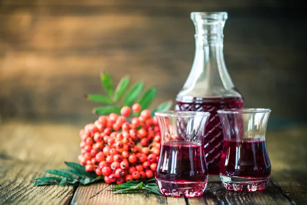 Ashberry naturliga vodka — Stockfoto