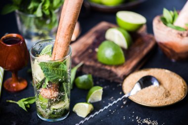 Nane ve kireç kokteyl Mojito