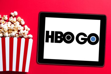  Akıllı telefon ekranında IMDb Logosu. MDb, filmler, televizyon programları, ev videoları ve çevrimiçi yayın içeriğiyle ilgili bir veri tabanıdır..