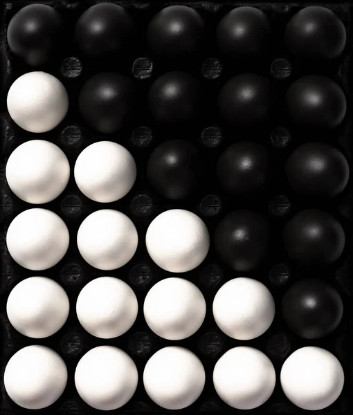 Czarno Białe Jajka Koncepcja Różnorodności Kulturowej Płaski Wzór Abstrakcyjny Lay — Zdjęcie stockowe