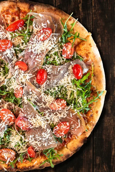 Pizza Savoureuse Sur Des Planches Bois Vue Aérienne Haut Vers — Photo