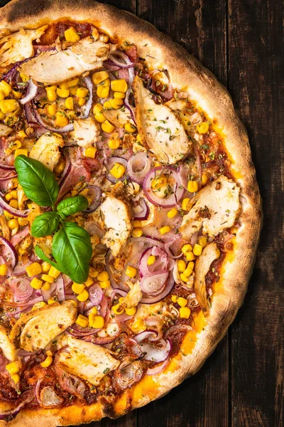 Pizza Savoureuse Sur Des Planches Bois Vue Aérienne Haut Vers — Photo
