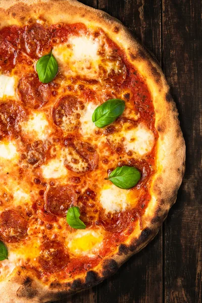 Pizza Savoureuse Sur Des Planches Bois Vue Aérienne Haut Vers — Photo