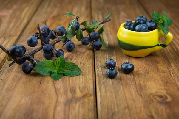 Blaubeeren auf dem Tisch — Stockfoto