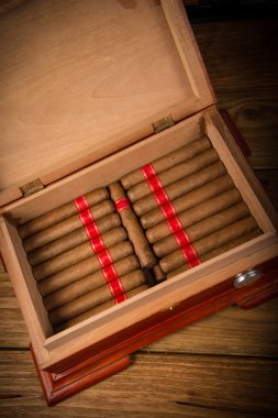 Küba purosu ve humidor rustik ahşap tablo