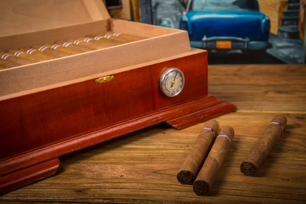 Cigars and humidor — Stock Photo, Image