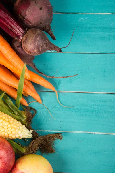 Verduras frescas en la mesa — Foto de Stock