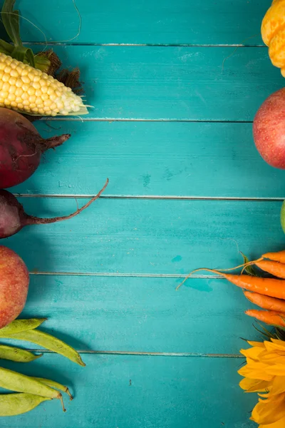 Verduras frescas en la mesa —  Fotos de Stock