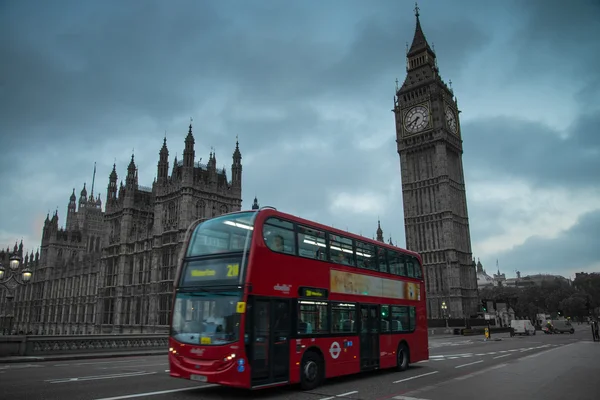 London Big Ben e autobus a due piani — Foto Stock