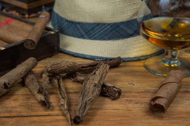 puro ve ROM ya da tablo üzerinde alkol