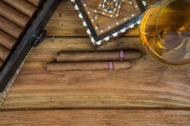 puro ve ROM ya da tablo üzerinde alkol