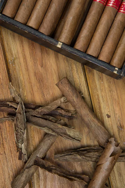 Cigars and Rum or alcohol on table — Stock Photo, Image