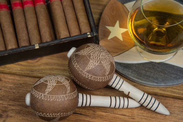 Cigars and Rum or alcohol on table — Stock Photo, Image