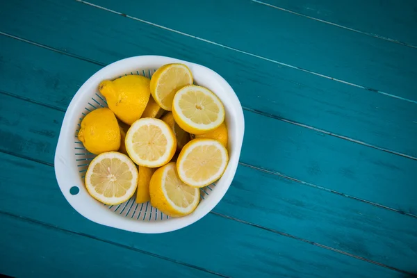 Fresh organic lemons halves on table — Stock Photo, Image