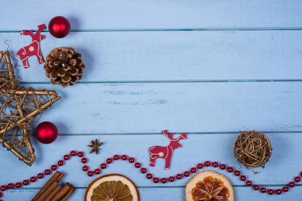 Håndlaget naturlig julepynt – stockfoto